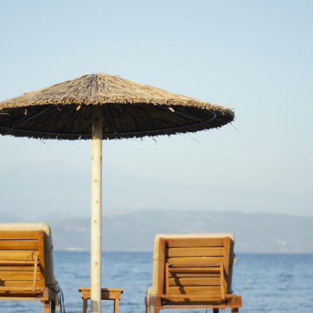 Апартаменты Parakladi Seaside Retreat Лефкими Экстерьер фото