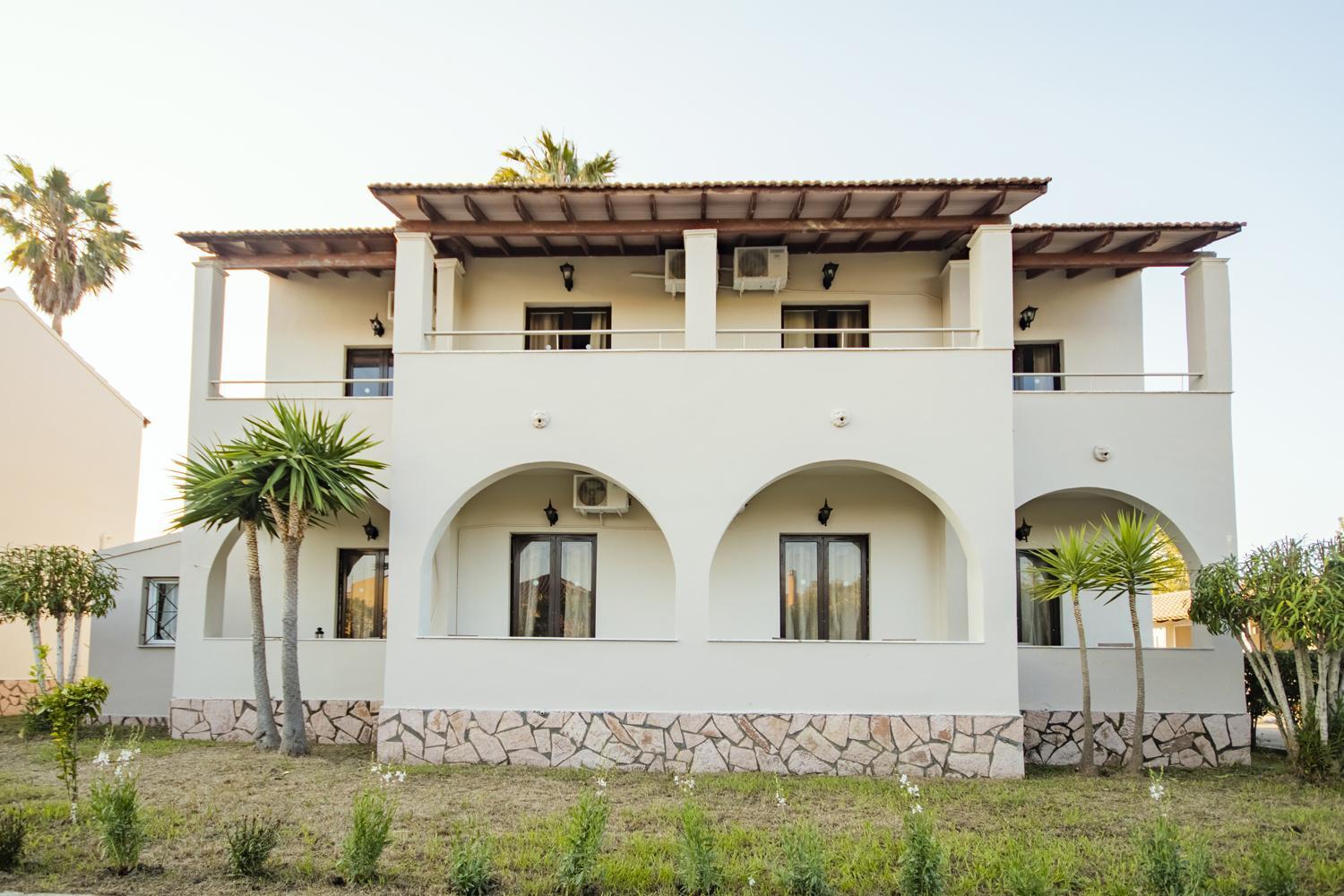 Апартаменты Parakladi Seaside Retreat Лефкими Экстерьер фото