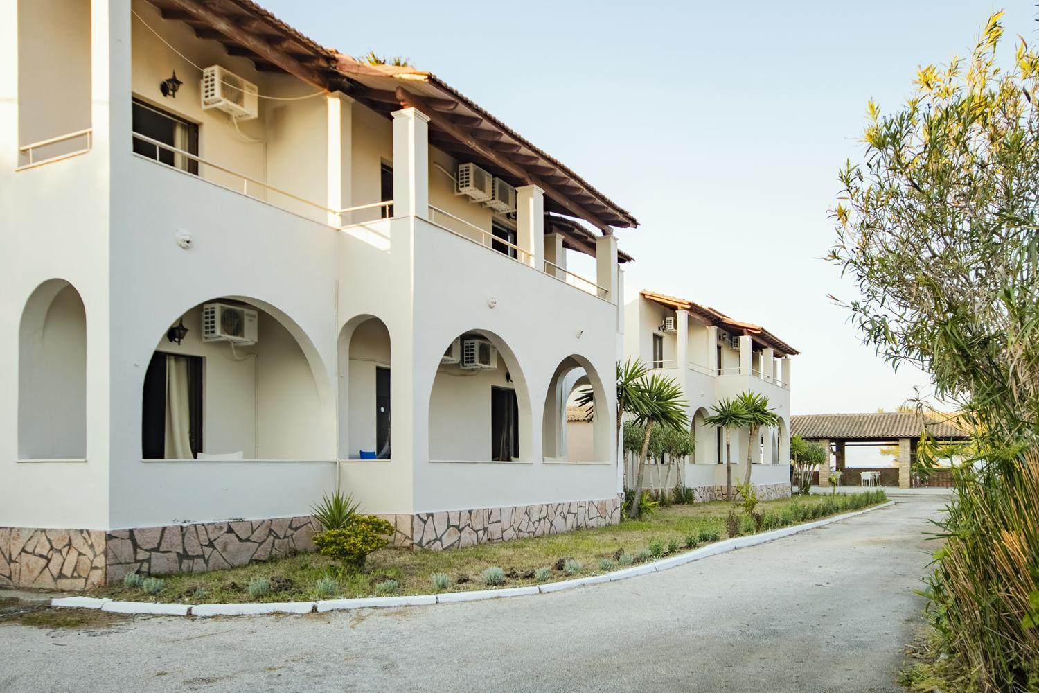 Апартаменты Parakladi Seaside Retreat Лефкими Экстерьер фото