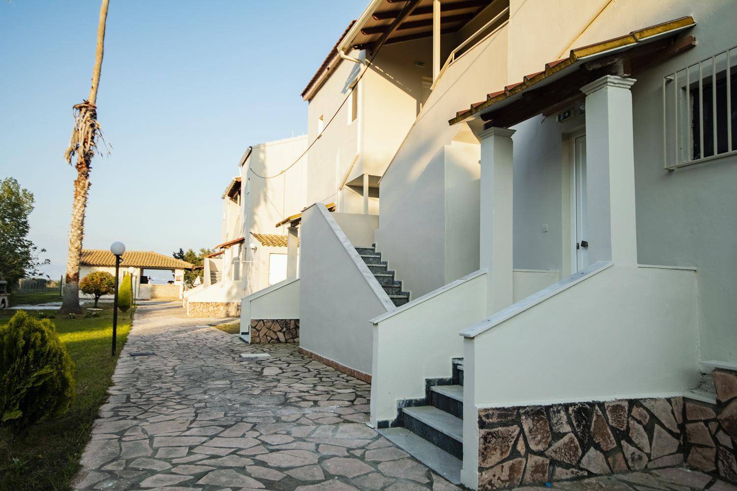 Апартаменты Parakladi Seaside Retreat Лефкими Экстерьер фото